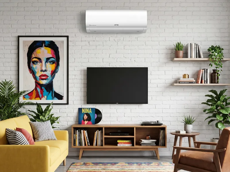 Installation climatisation murale dans un salon d'appartement en Île-de-France